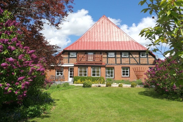 230 jaar oude sfeervolle boerderij in het glooiende Holstein, 200m van centrum - thumbnail 4