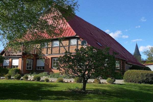 230 jaar oude sfeervolle boerderij in het glooiende Holstein, 200m van centrum - thumbnail 6