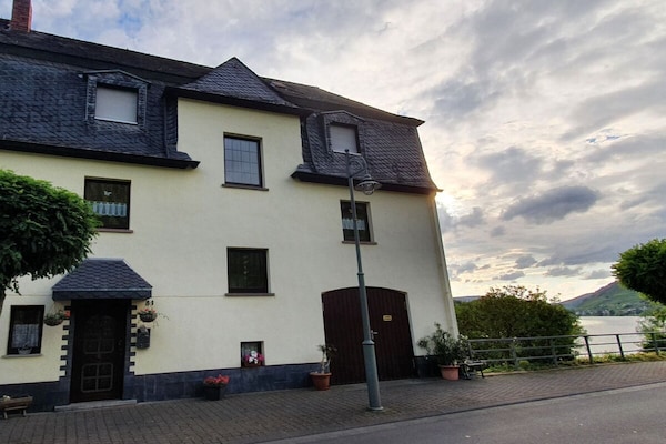 Rustig vakantiehuis direct aan de Moezel in Zell met balkon en rivierzicht - thumbnail 2