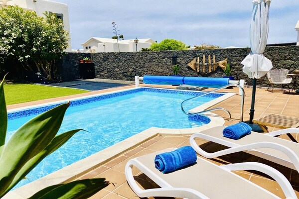Luxe vakantiehuis met verwarmd zwembad in Playa Blanca - thumbnail 2