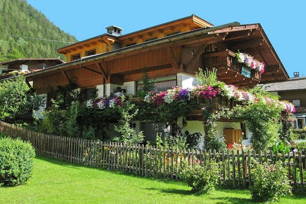 Ruim chalet voor 9 personen met sauna en Stubai Super Card in Neustift - thumbnail 1
