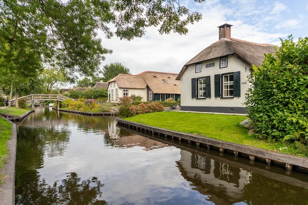 Authentieke boerderij in Giethoorn met eigen punter, boothuis en grote tuin - thumbnail 2