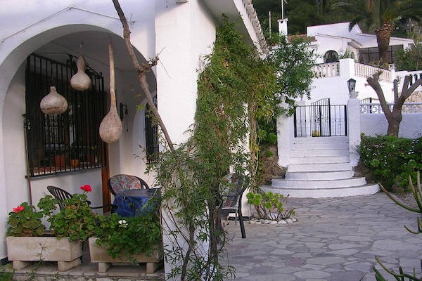Charmant vakantiehuis met dakterras en tuin in Altea - thumbnail 1