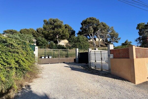 Villa Grand Bleu: Ruim 10-persoons huis met uitzicht op de baai, 100m van centrum - thumbnail 5