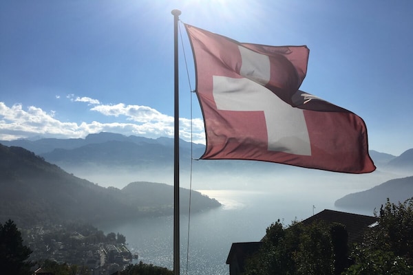 Vakantiehuis Vitznau aan de Rigi-spoorlijn met panoramisch uitzicht over het Vierwoudstedenmeer - thumbnail 2