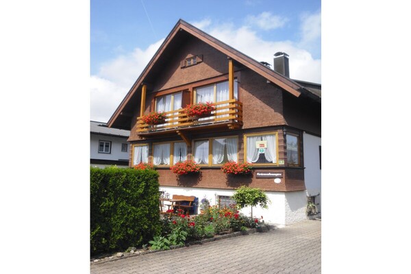 Rustiek appartement met bergzicht nabij het centrum van Oberstdorf - thumbnail 1