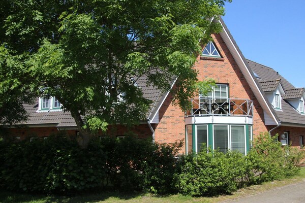 Appartement Deichblick in St. Peter-Ording met dijkzicht en terras - thumbnail 1