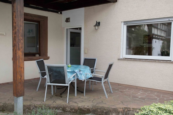 Sfeervol appartement in Minfeld met terras en uitzicht op de binnenplaats - thumbnail 5