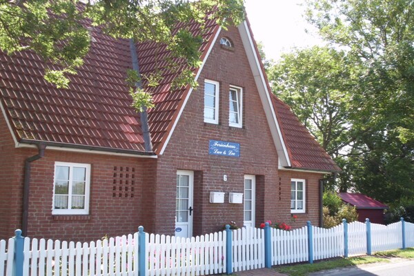 Knus vakantiehuis op Nordstrand, op 100m van het centrum - thumbnail 1
