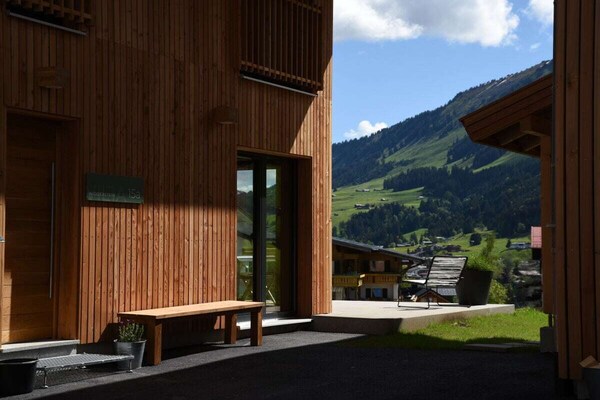 Villa Widderstein: Ruim chalet voor 8, 100m van de skilift in Hirschegg - thumbnail 3