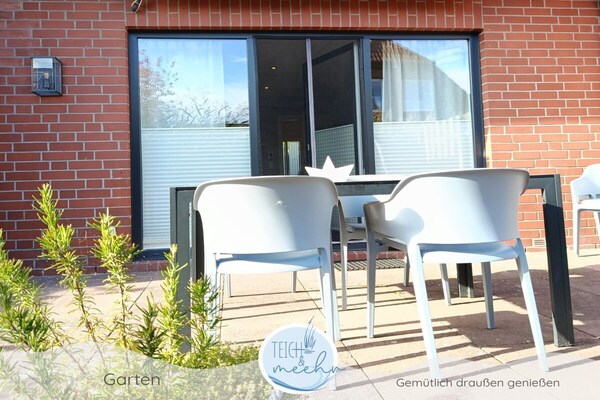 Rustgevend vakantiehuis aan de vijver in Wangerland - thumbnail 6