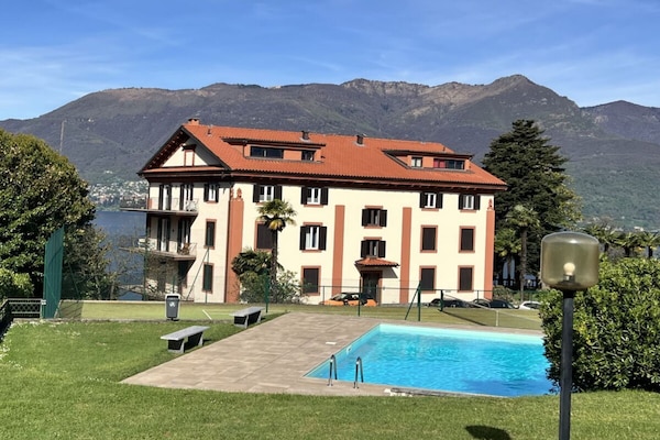 Stijlvol vakantiehuis met uitzicht op Lago Maggiore in Brezzo di Bedero - thumbnail 1
