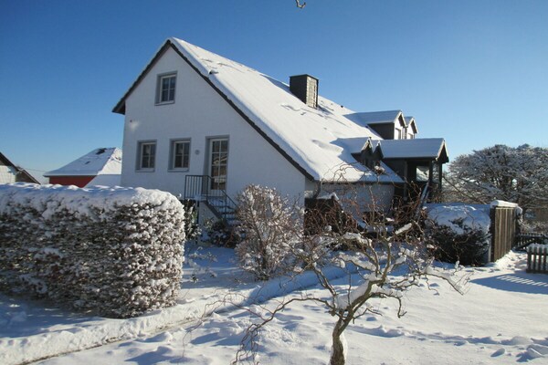Ruim vakantiehuis voor 4 in Oberscheidweiler, Eifel – met tuin & speelparadijs - thumbnail 4