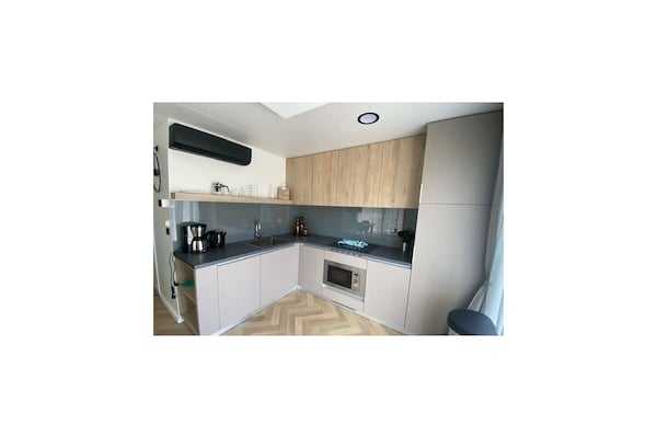 781904 - thumbnail 2