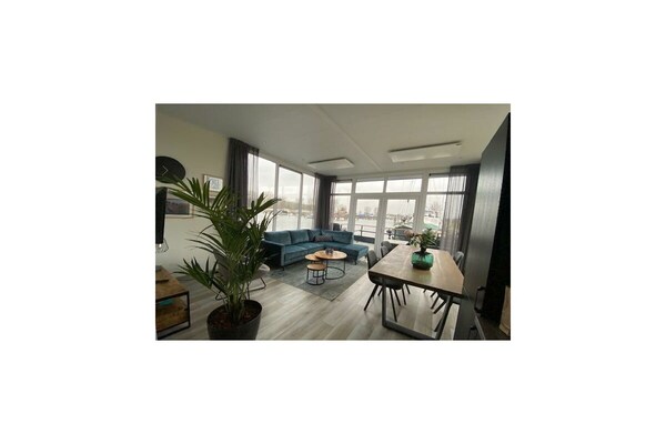 781910 - thumbnail 2