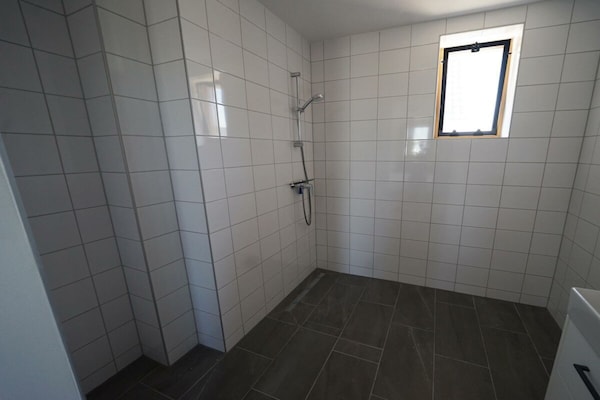Luxe villa in Cadzand voor 10 personen met 5 en-suite badkamers - thumbnail 3