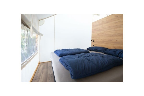 6-persoons glampingtent met veranda en uitzicht in Mol - thumbnail 3