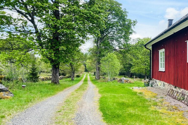 Vrijstaand vakantiehuis aan de golfbaan in de bossen van Småland - thumbnail 6