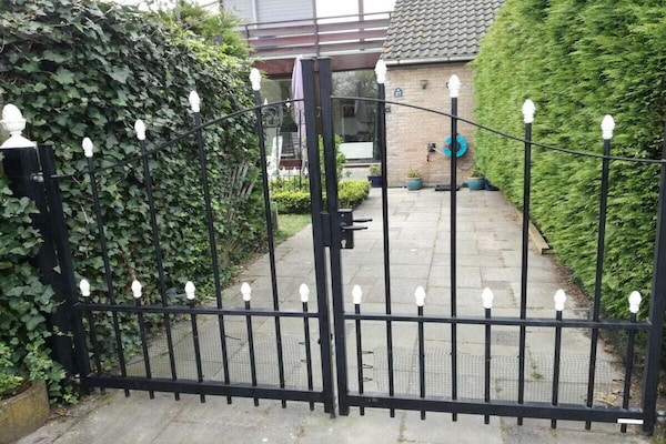 Zonnig vakantiehuis met grote tuin bij het Grevelingenmeer in Brouwershaven - thumbnail 2