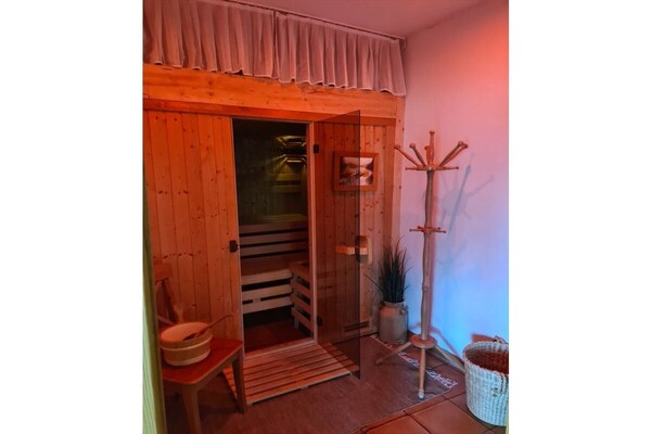 Romantisch vakantiehuis met sauna en open haard bij het Motzenmeer in Zossen - thumbnail 5