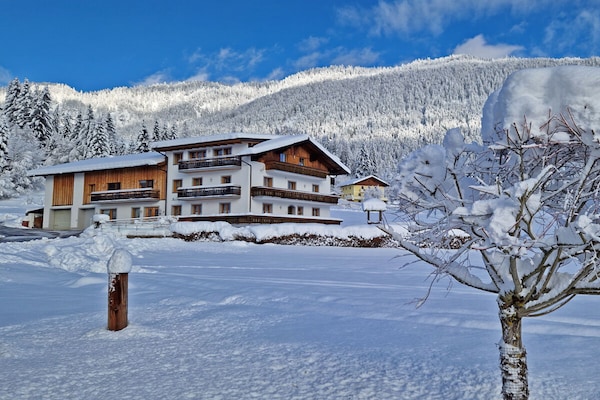 Licht vakantiehuis met balkon en uitzicht in Abtenau - thumbnail 2