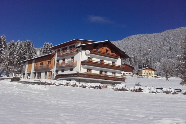 Licht vakantiehuis met balkon en uitzicht in Abtenau - thumbnail 3