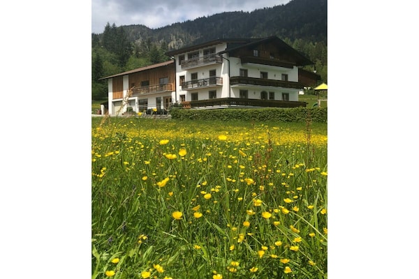 Licht vakantiehuis met balkon en uitzicht in Abtenau - thumbnail 5