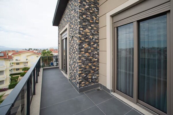 Ruime duplex voor 8 personen met balkon, vlakbij centrum van Antalya - thumbnail 4