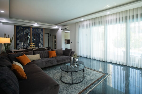 Ruime villa in Antalya voor 8 personen met 4 slaapkamers - thumbnail 6