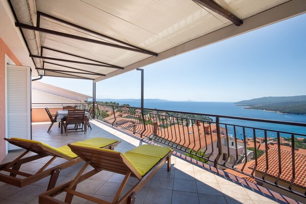 Modern vakantiehuis in Rabac met panoramisch zeezicht - thumbnail 4
