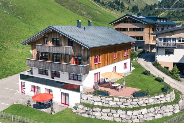 Sfeervol vakantiehuis in Schröcken met panoramisch berguitzicht - thumbnail 2