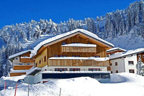 Sfeervol vakantiehuis in Schröcken met panoramisch berguitzicht - thumbnail 5
