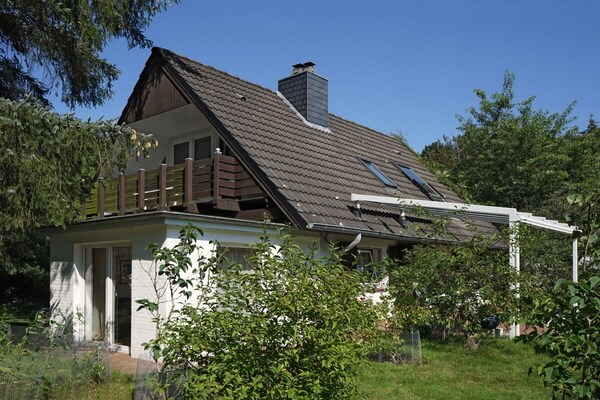 Romantische bungalow voor 3 aan de heide in Nebel met houtkachel - thumbnail 1