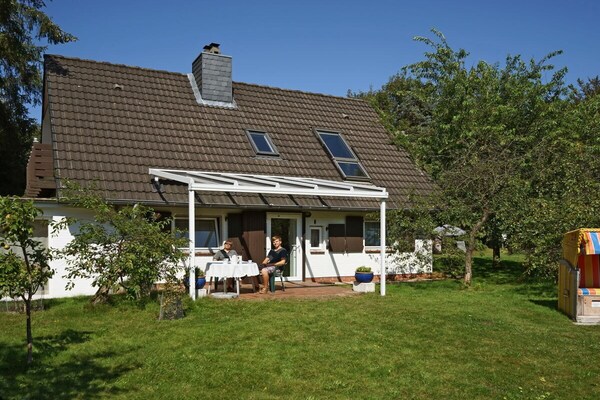Romantische bungalow voor 3 aan de heide in Nebel met houtkachel - thumbnail 3