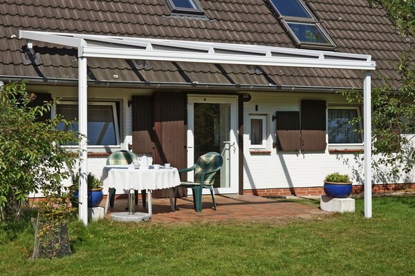 Romantische bungalow voor 3 aan de heide in Nebel met houtkachel - thumbnail 4