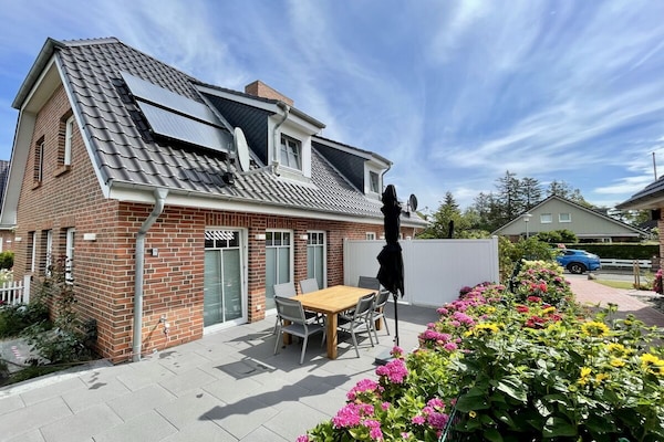 6-persoons vakantiehuis in Wyk met sauna en luxe afwerking - thumbnail 1
