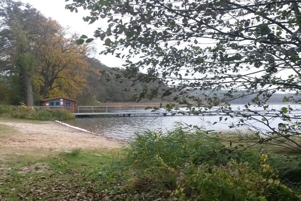 Knusse houten bungalow aan het meer met eigen kano en motorboot in Himmelpfort - thumbnail 6