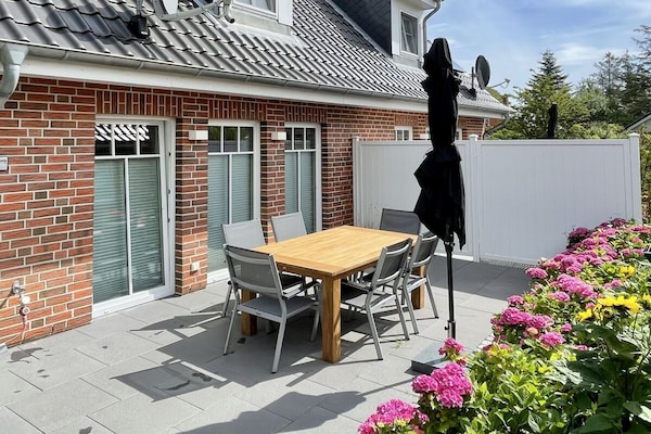 4-persoons vakantiehuis in Wyk met luxe terras en moderne voorzieningen - thumbnail 3