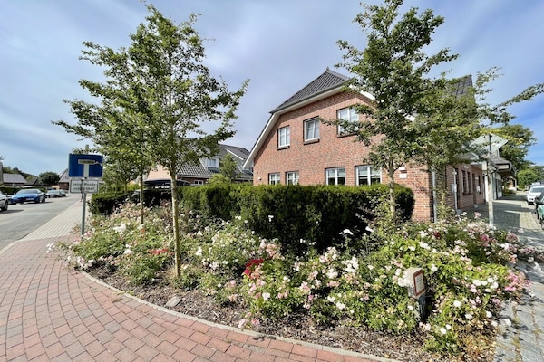 4-persoons vakantiehuis in Wyk met luxe terras en moderne voorzieningen - thumbnail 4