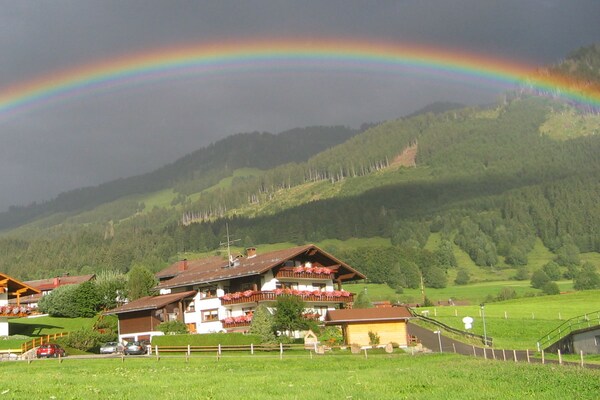 Zonnig appartement Sonnenkopf met groot terras en alpenpanorama in Oberstdorf - thumbnail 3