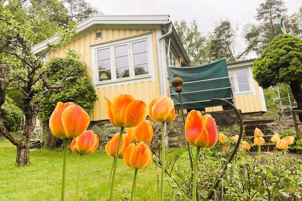 Knus geel vakantiehuisje aan de golfbaan bij Stenungsund - thumbnail 2