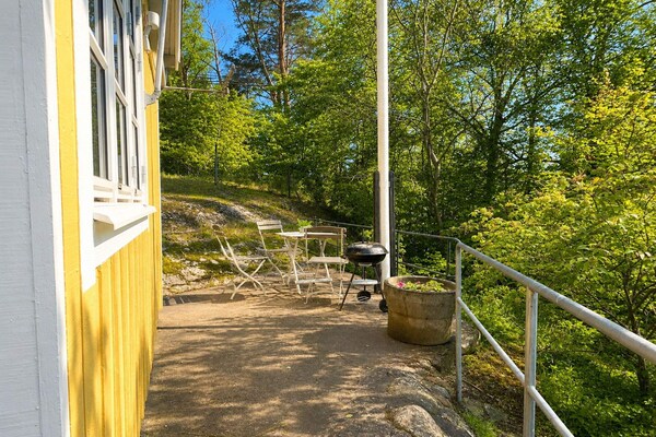 Knus geel vakantiehuisje aan de golfbaan bij Stenungsund - thumbnail 3