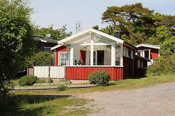 Sfeervol rood vakantiehuis nabij de kust in Falkenberg - thumbnail 3