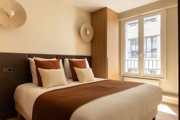 Licht appartement met 2 slaapkamers bij Montmartre - thumbnail 3