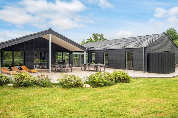 Ruim vakantiehuis in Fårvang voor 14 personen · 214 m² - thumbnail 1