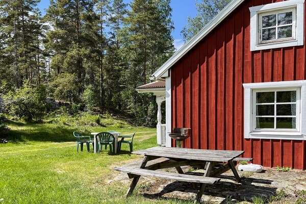 Vrijstaand vakantiehuis met sauna aan de golfbaan in Kristdala - thumbnail 4