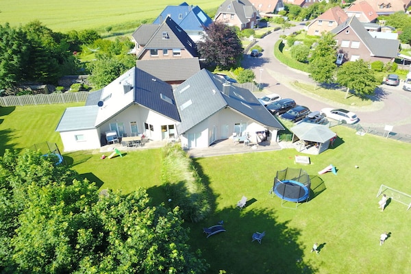 7-persoons vakantiehuis met sauna en grote tuin in Büsum - thumbnail 2