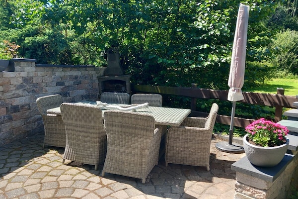 Ruim vakantiehuis in Zell-Mosel met terras aan de beek - thumbnail 2