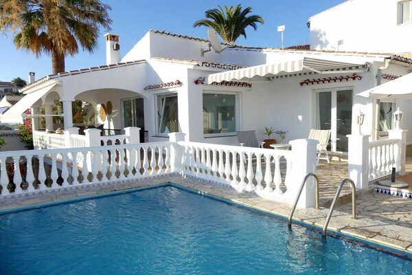 Luxe vakantiehuis met zwembad en zeezicht in Caleta de Vélez - thumbnail 2