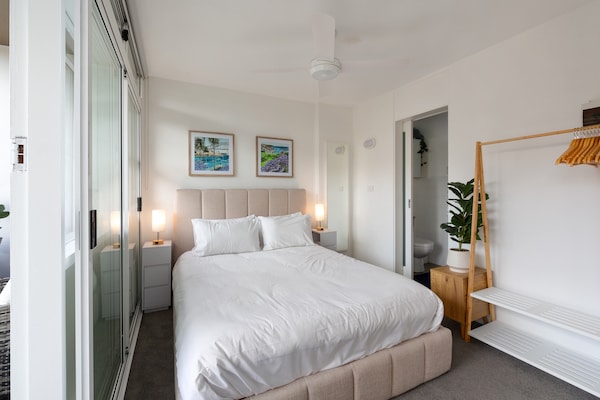 Lichte studio met balkon op loopafstand van Kirribilli Village en Harbour Bridge - thumbnail 3